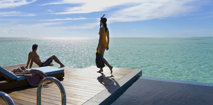 12_couple-snorkelling-2-2