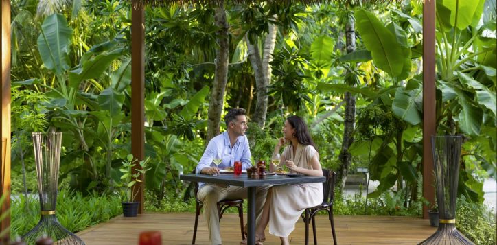 16_phat-chameleon-dining-2-2