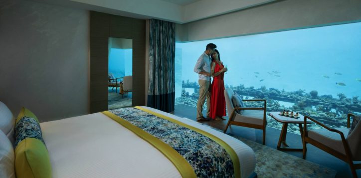 2_aqua-villa-couple-2-2