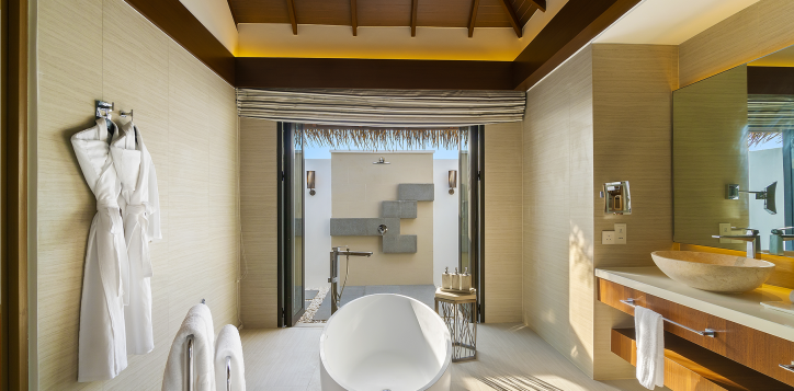 aqua-villa-bathroom-2